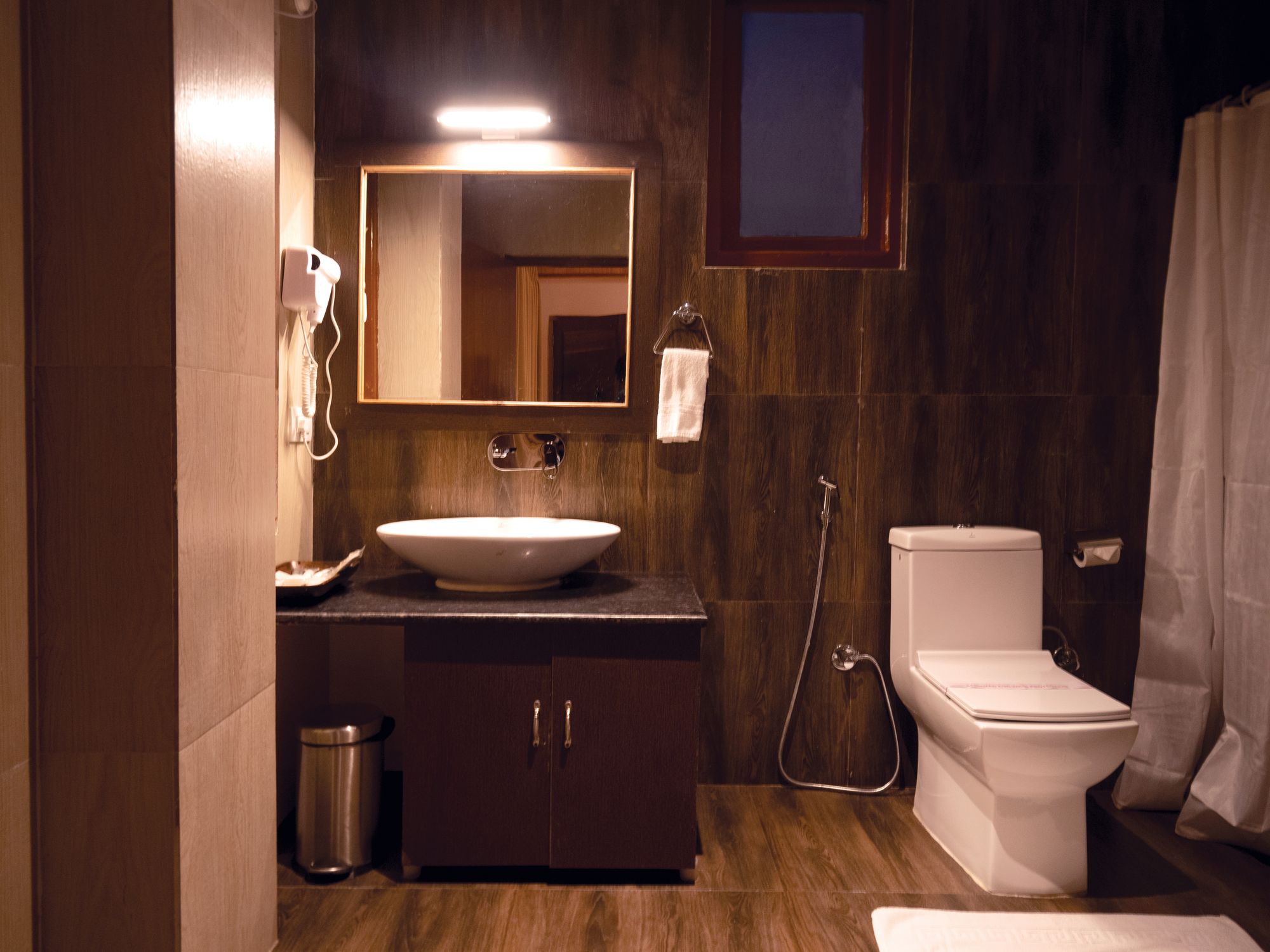 Kaya Gantavya Resort & Spa, room bathroom, Pelling, Sikkim